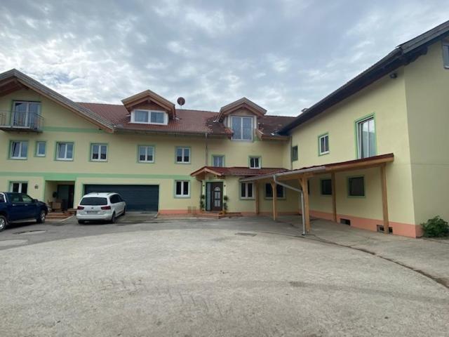 Am Weberhof Nur 20 Autominuten Von München Gasthof